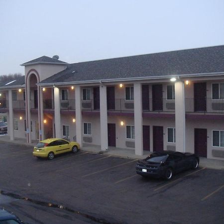 Townhouse Inn & Suites أوماها المظهر الخارجي الصورة