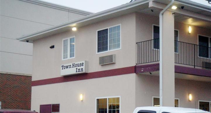 Townhouse Inn & Suites أوماها المظهر الخارجي الصورة
